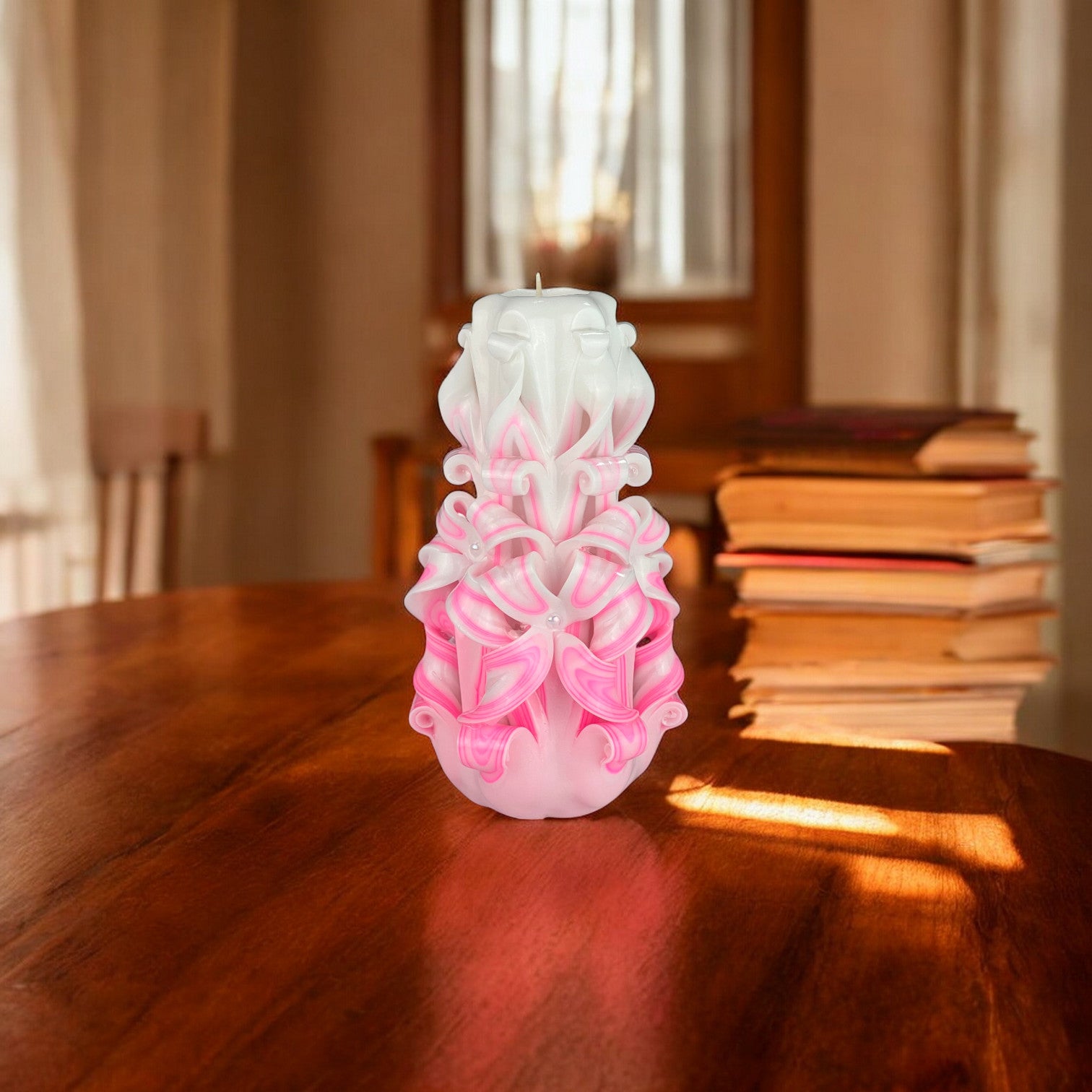 Misty Rose Candle 500g
A pink and white colored candle with a decorative top that resembles a rose.